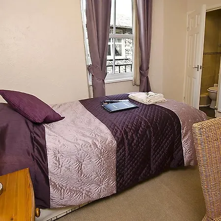 Oldfield House 2*