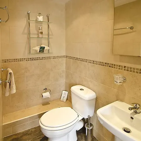 Oldfield House 2*